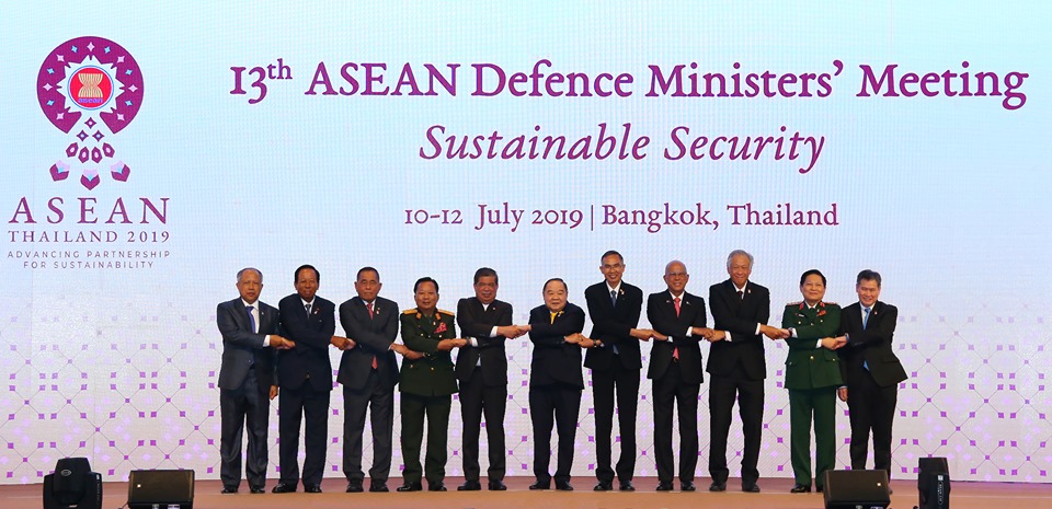 ผลการประชุมกลาโหมอาเซียน ครั้งที่ 13 ADMM รัฐมนตรีว่าการกระทรวงกลาโหมอาเซียน ผนึกกำลังร่วมกันสร้างความมั่นคงที่ยั่งยืนให้เกิดขึ้นในภูมิภาค
