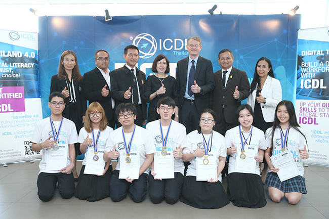 ผู้ตรวจราชการกระทรวงศึกษาธิการ ประธานเปิดการแข่งขันและมอบรางวัลให้แก่ตัวแทนประเทศไทย